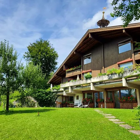 Apartment Am Schlossberg Mit Garten By One Villas Lägenhet